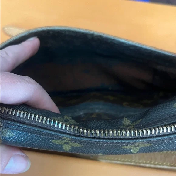 Authentic Louis Vuitton jeune fille crossbody bag - Picture 9 of 10